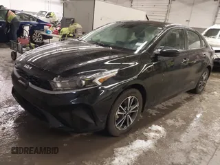 2024 Kia Forte LXS z VIN 3KPF24AD1RE758415, wystawiony jako IAAI lot #41227094 z przebiegiem 11 615 mil mil oraz . Historia ofert i sprzedaży dostępna na DreamBid. Obrazek 17.