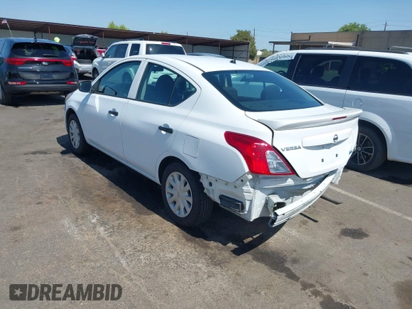 2016 Nissan Versa S z VIN 3N1CN7AP3GL903343, wystawiony jako IAAI lot #42520278 z przebiegiem 106 630 mil mil oraz . Historia ofert i sprzedaży dostępna na DreamBid. Obrazek 3.