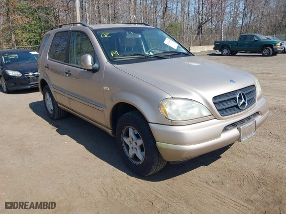 2001 Mercedes-Benz M-Class with VIN 4JGAB54E91A251754, listed as a IAAI auction lot 41784883 with 148,288 mi miles. Bid and sale history available at carsss.com. Image 1.
