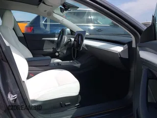 2023 Tesla Model 3 z VIN 5YJ3E1EA5PF700307, wystawiony jako IAAI lot #42034319 z przebiegiem 32 945 mil mil oraz . Historia ofert i sprzedaży dostępna na DreamBid. Obrazek 5.