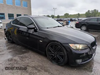 2009 BMW 3 Series 335i z VIN WBAWB73519P046670, wystawiony jako Copart lot #59224195 z przebiegiem 117 595 mil mil oraz Szkoda całkowita • Salvage title. Historia ofert i sprzedaży dostępna na DreamBid. Obrazek 4.