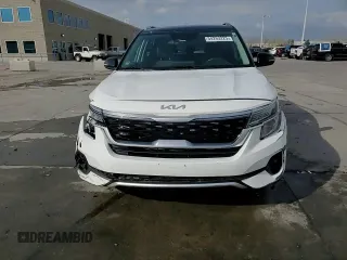 2022 Kia Seltos S z VIN KNDEUCAA6N7276779, wystawiony jako Copart lot #54263225 z przebiegiem 29 945 mil mil oraz Szkody całkowita. Historia ofert i sprzedaży dostępna na DreamBid. Obrazek 14.