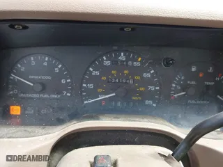 1995 Mercury Sable GS with VIN 1MELM50U8SA632936, listed as a IAAI auction lot 41695182 with 124,194 mi miles. Bid and sale history available at carsss.com. Image 7.