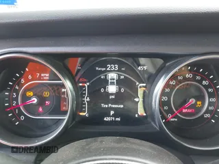 2021 Jeep Gladiator Mojave с VIN 1C6JJTEG0ML609125, выставлен на аукционе IAAI как лот 41570165 с пробегом 42 071 миль миль и . История ставок и продаж доступна на DreamBid. Изображение 7.