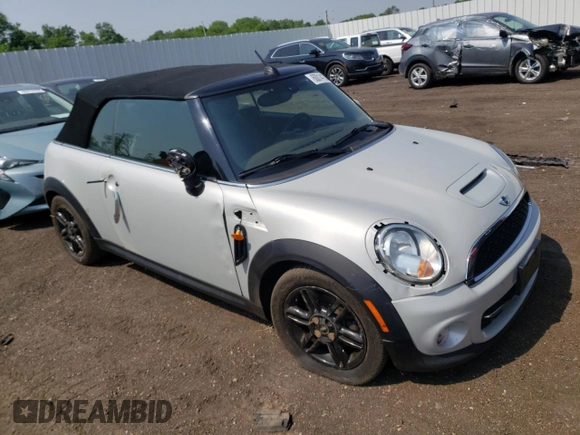 2014 MINI Convertible z VIN WMWZN3C55ET861050, wystawiony jako Copart lot #60014125 z przebiegiem 101 524 mil mil oraz Czysty tytuł • Clean title. Historia ofert i sprzedaży dostępna na DreamBid. Obrazek 4.