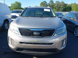 2015 Kia Sorento EX with VIN 5XYKU4A79FG628142, listed as a IAAI auction lot 42190773 with 153,707 mi miles. Bid and sale history available at carsss.com. Image 12.
