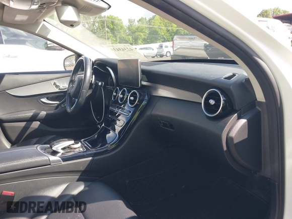 2016 Mercedes-Benz C 300 z VIN 55SWF4JB9GU150490, wystawiony jako IAAI lot #42343439 z przebiegiem 67 753 mil mil oraz . Historia ofert i sprzedaży dostępna na DreamBid. Obrazek 5.