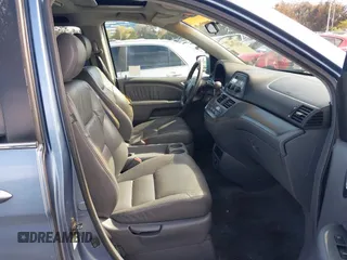 2006 Honda Odyssey EX-L z VIN 5FNRL38706B075356, wystawiony jako IAAI lot #42021960 z przebiegiem 120 455 mil mil oraz . Historia ofert i sprzedaży dostępna na DreamBid. Obrazek 5.