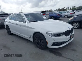 2017 BMW 5 Series 530i z VIN WBAJA5C38HG896889, wystawiony jako IAAI lot #42121625 z przebiegiem Nie podano mil oraz . Historia ofert i sprzedaży dostępna na DreamBid. Obrazek 1.