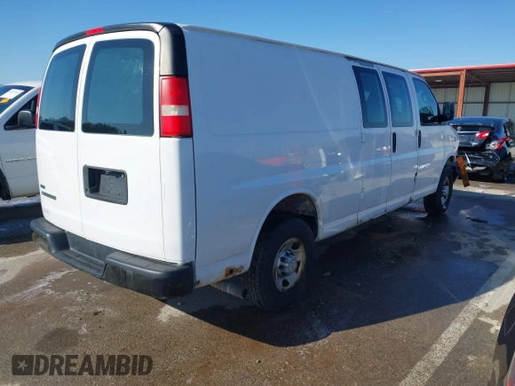 2011 Chevrolet Express Cargo Van with VIN 1GCWGGCA5B1112860, listed as a IAAI auction lot 41861159 with 533,977 mi miles. Bid and sale history available at carsss.com. Image 4.