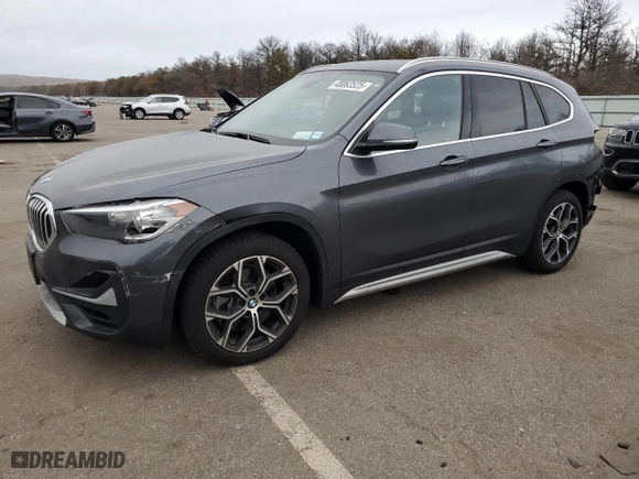 2021 BMW X1 xDrive28i with VIN WBXJG9C0XM5S96964, listed as a Copart auction lot 48063525 with 26,400 mi miles and Salvage Title. Bid and sale history available at carsss.com. Image 1.