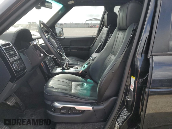 2012 Land Rover Range Rover SC z VIN SALMF1E43CA387569, wystawiony jako Copart lot #51148415 z przebiegiem 127 914 mil mil oraz Czysty tytuł • Clean title. Historia ofert i sprzedaży dostępna na DreamBid. Obrazek 7.