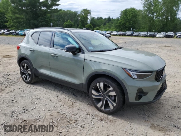 2023 Volvo XC40 Plus Dark Theme с VIN YV4L12UW6P2050773, выставлен на аукционе Copart как лот 62941745 с пробегом 39 865 миль миль и Списание • Salvage title. История ставок и продаж доступна на DreamBid. Изображение 4.