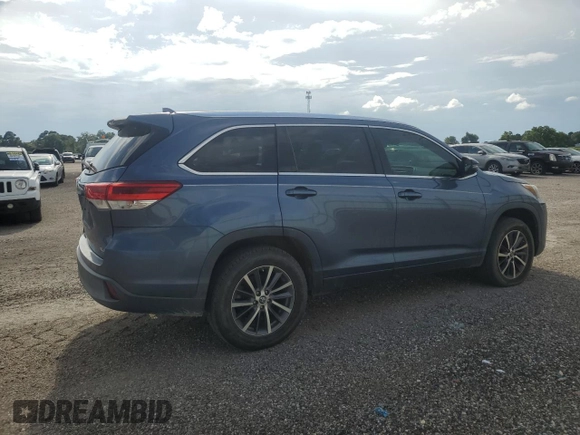 2017 Toyota Highlander XLE with VIN 5TDKZRFH4HS215440, listed as a Copart auction lot 61373345 with 171,924 mi miles and Clean title. Bid and sale history available at DreamBid. Image 3.