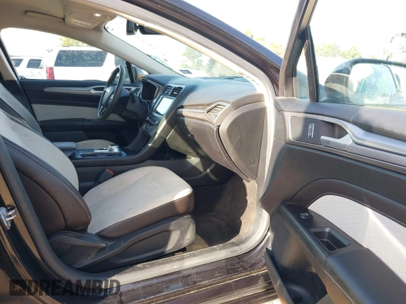 2020 Ford Fusion SE with VIN 3FA6P0HD9LR227405, listed as a IAAI auction lot 41724391 with 51,575 mi miles. Bid and sale history available at carsss.com. Image 5.
