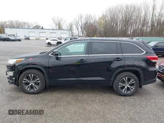 2018 Toyota Highlander LE with VIN 5TDBZRFH7JS835432, listed as a IAAI auction lot 40852130 with 139,136 mi miles and . Bid and sale history available at DreamBid. Image 14.