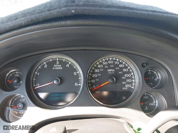 2010 Chevrolet Avalanche LT with VIN 3GNVKFE06AG271631, listed as a IAAI auction lot 41422836 with 215,288 mi miles. Bid and sale history available at carsss.com. Image 7.