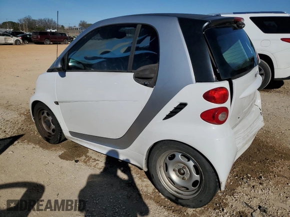 2015 Smart fortwo Passion z VIN WMEEJ3BA0FK812519, wystawiony jako Copart lot #47236285 z przebiegiem 122 139 mil mil oraz Szkody całkowita. Historia ofert i sprzedaży dostępna na DreamBid. Obrazek 2.