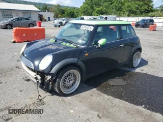 2003 MINI Hardtop z VIN WMWRC33443TE16974, wystawiony jako Copart lot #62366375 z przebiegiem 131 981 mil mil oraz Szkoda całkowita • Salvage title. Historia ofert i sprzedaży dostępna na DreamBid. Obrazek 1.