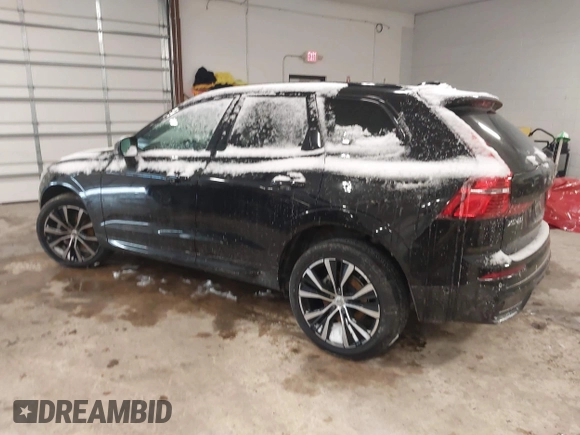 2024 Volvo XC60 Plus Dark Theme z VIN YV4L12RL8R1823184, wystawiony jako IAAI lot #41388918 z przebiegiem 25 299 mil mil oraz . Historia ofert i sprzedaży dostępna na DreamBid. Obrazek 3.