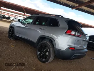 2021 Jeep Cherokee Altitude z VIN 1C4PJLLB2MD237081, wystawiony jako IAAI lot #41965687 z przebiegiem 76 701 mil mil oraz . Historia ofert i sprzedaży dostępna na DreamBid. Obrazek 3.