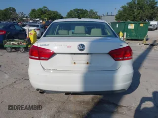 2012 Volkswagen Passat SE с VIN 1VWBP7A31CC085002, выставлен на аукционе IAAI как лот 42318915 с пробегом Не указан миль и . История ставок и продаж доступна на DreamBid. Изображение 16.