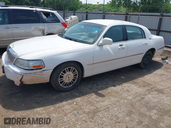 2009 Lincoln Town Car Signature Limited z VIN 2LNHM82V89X631457, wystawiony jako IAAI lot #42304251 z przebiegiem 116 211 mil mil oraz . Historia ofert i sprzedaży dostępna na DreamBid. Obrazek 2.