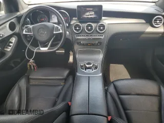 2019 Mercedes-Benz GLC 300 z VIN WDC0G4KB8KV169636, wystawiony jako Copart lot #53564445 z przebiegiem 108 339 mil mil oraz Szkoda całkowita • Salvage title. Historia ofert i sprzedaży dostępna na DreamBid. Obrazek 8.