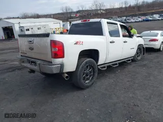 2010 Chevrolet Silverado 1500 LT with VIN 3GCRKSE30AG220347, listed as a IAAI auction lot 41646699 with 142,453 mi miles. Bid and sale history available at carsss.com. Image 4.