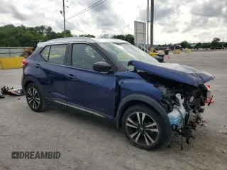 2019 Nissan Kicks SR z VIN 3N1CP5CU5KL484776, wystawiony jako Copart lot #54897435 z przebiegiem 61 477 mil mil oraz Szkoda całkowita • Salvage title. Historia ofert i sprzedaży dostępna na DreamBid. Obrazek 4.