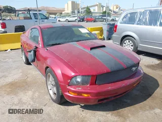 2005 Ford Mustang Deluxe z VIN 1ZVFT80N355125190, wystawiony jako IAAI lot #42444745 z przebiegiem 127 440 mil mil oraz . Historia ofert i sprzedaży dostępna na DreamBid. Obrazek 6.