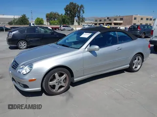 2004 Mercedes-Benz CLK 500 z VIN WDBTK75G24T009579, wystawiony jako IAAI lot #42313638 z przebiegiem 151 536 mil mil oraz . Historia ofert i sprzedaży dostępna na DreamBid. Obrazek 2.