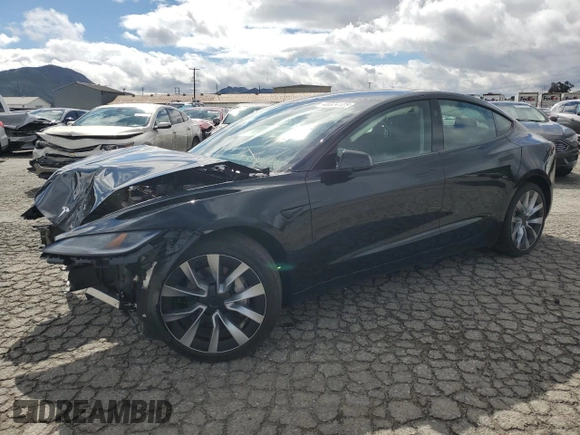 2025 Tesla Model 3 Long Range z VIN 5YJ3E1EA9SF924138, wystawiony jako Copart lot #48324125 z przebiegiem 2 445 mil mil oraz Szkoda całkowita • Salvage title. Historia ofert i sprzedaży dostępna na DreamBid. Obrazek 1.