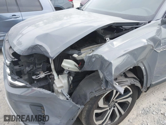 2021 Volkswagen Atlas SEL Premium with VIN 1V2TE2CA7MC207972, listed as a IAAI auction lot 41678429 with 111,486 mi miles and . Bid and sale history available at DreamBid. Image 6.