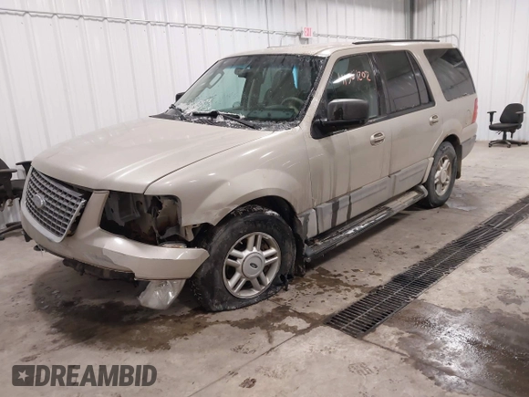 2004 Ford Expedition Special Service with VIN 1FMPU16L34LB27156, listed as a IAAI auction lot 41561202 with 230,318 mi miles. Bid and sale history available at carsss.com. Image 2.