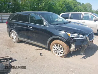 2019 Kia Sorento L z VIN 5XYPG4A39KG576239, wystawiony jako IAAI lot #42147244 z przebiegiem 78 970 mil mil oraz . Historia ofert i sprzedaży dostępna na DreamBid. Obrazek 1.