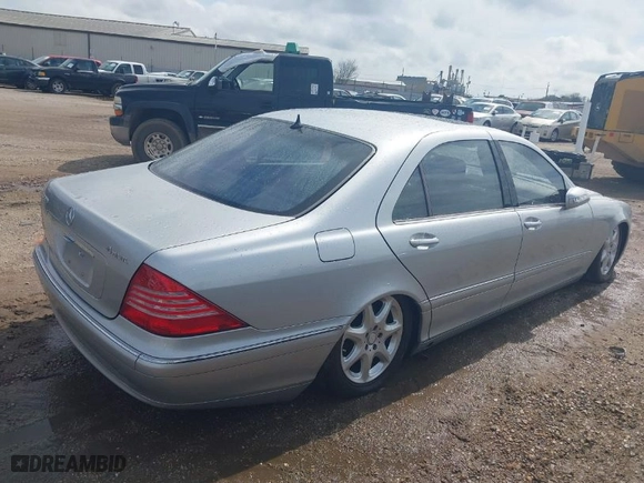 2005 Mercedes-Benz S-Class 5.0L with VIN WDBNG84J55A458443, listed as a IAAI auction lot 41804975 with 180,101 mi miles. Bid and sale history available at carsss.com. Image 4.