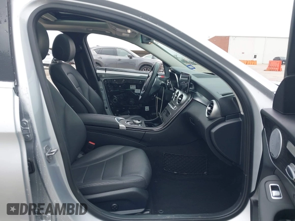 2021 Mercedes-Benz C 300 with VIN W1KWF8DB8MR635817, listed as a IAAI auction lot 41611333 with 26,198 mi miles and . Bid and sale history available at DreamBid. Image 5.