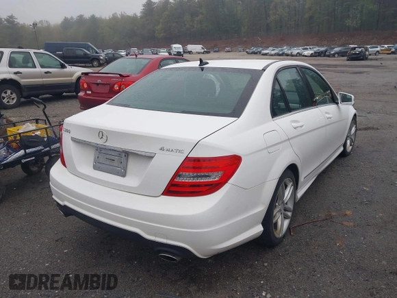 2013 Mercedes-Benz C 300 Sport z VIN WDDGF8ABXDR289262, wystawiony jako IAAI lot #42181367 z przebiegiem 130 744 mil mil oraz . Historia ofert i sprzedaży dostępna na DreamBid. Obrazek 4.
