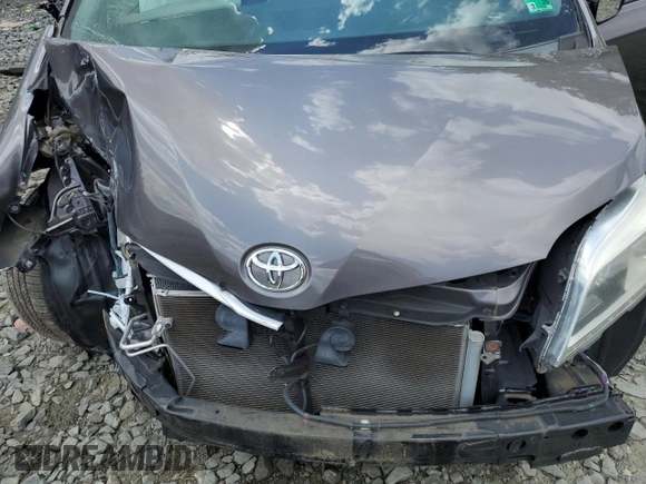2016 Toyota Sienna Limited с VIN 5TDDK3DC5GS130154, выставлен на аукционе Copart как лот 55903525 с пробегом 71 124 миль миль и Списание • Salvage title. История ставок и продаж доступна на DreamBid. Изображение 12.