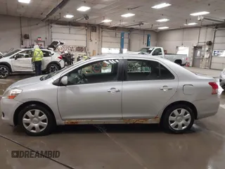 2008 Toyota Yaris z VIN JTDBT923884038527, wystawiony jako IAAI lot #42059011 z przebiegiem 232 431 mil mil oraz . Historia ofert i sprzedaży dostępna na DreamBid. Obrazek 14.