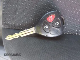 2009 Pontiac Vibe z VIN 5Y2SM67009Z437155, wystawiony jako IAAI lot #42238112 z przebiegiem 192 523 mil mil oraz . Historia ofert i sprzedaży dostępna na DreamBid. Obrazek 11.