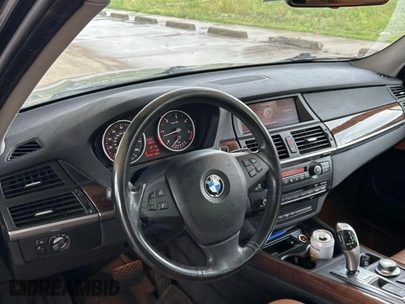 2009 BMW X5 35d z VIN 5UXFF03569LJ96648, wystawiony jako Copart lot #56781555 z przebiegiem 171 787 mil mil oraz Czysty tytuł • Clean title. Historia ofert i sprzedaży dostępna na DreamBid. Obrazek 9.