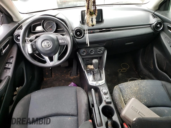 2016 Scion iA z VIN 3MYDLBZV4GY127533, wystawiony jako Copart lot #54408935 z przebiegiem 101 917 mil mil oraz Szkody całkowita. Historia ofert i sprzedaży dostępna na DreamBid. Obrazek 8.