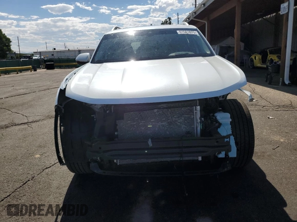 2024 Volkswagen Atlas SEL Premium R-Line with VIN 1V2FR2CA5RC578069, listed as a Copart auction lot 61581875 with 18,134 mi miles and Salvage title. Bid and sale history available at DreamBid. Image 5.