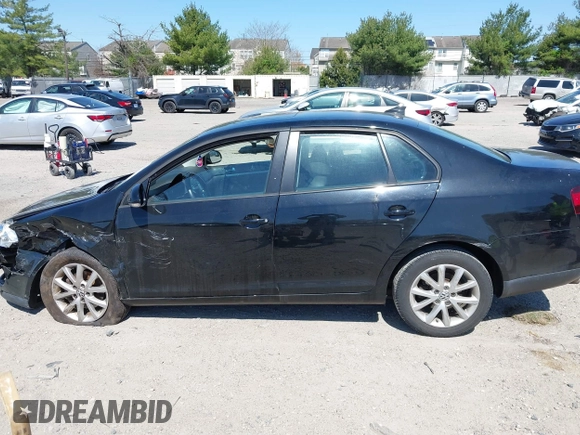 2010 Volkswagen Jetta Sedan Limited with VIN 3VWRZ7AJ5AM158388, listed as a IAAI auction lot 42054349 with 101,272 mi miles. Bid and sale history available at carsss.com. Image 14.
