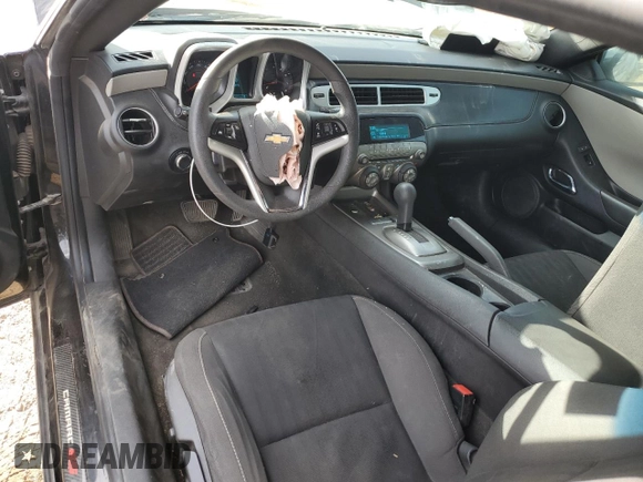 2013 Chevrolet Camaro LS z VIN 2G1FA1E33D9142184, wystawiony jako Copart lot #50584675 z przebiegiem 173 638 mil mil oraz Czysty tytuł • Clean title. Historia ofert i sprzedaży dostępna na DreamBid. Obrazek 8.