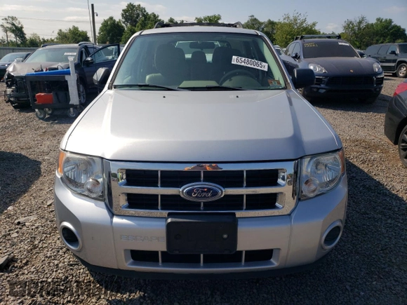 2011 Ford Escape XLS z VIN 1FMCU0C77BKB10475, wystawiony jako Copart lot #65480065 z przebiegiem 90 760 mil mil oraz Czysty tytuł • Clean title. Historia ofert i sprzedaży dostępna na DreamBid. Obrazek 5.