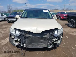 2014 Lincoln MKT EcoBoost z VIN 2LMHJ5AT0EBL56623, wystawiony jako IAAI lot #41940920 z przebiegiem 138 911 mil mil oraz . Historia ofert i sprzedaży dostępna na DreamBid. Obrazek 13.