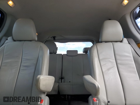 2013 Toyota Sienna XLE с VIN 5TDDK3DC2DS065291, выставлен на аукционе Copart как лот 60814175 с пробегом 170 626 миль миль и Чистый • Clean title. История ставок и продаж доступна на DreamBid. Изображение 10.